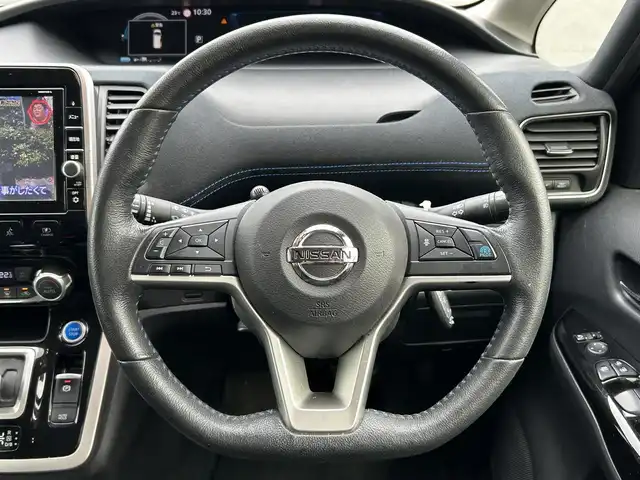 日産 セレナ e－パワー オーテック 静岡県 2019(平31)年 8.2万km ダイヤモンドブラック オーテックバージョン/純正エアロパーツ（フル）/純正9インチナビ/(CD/DVD/BT/iPod/ブルーレイ再生機能)/フルセグTV/全方位カメラ/追従型クルーズコントロール/デジタルインナーミラー/ステアリングヒーター/前席シートヒーター/前方ドライブレコーダー(DJ4-D)/両側パワスラ/横滑り防止装置/レーンキープアシスト/衝突被害軽減システム/盗難防止装置/プッシュスタート/スマートキー/スペアキー×1/ビルトインETC/純正15インチアルミホイール/純正フロアマット/LEDヘッドライト