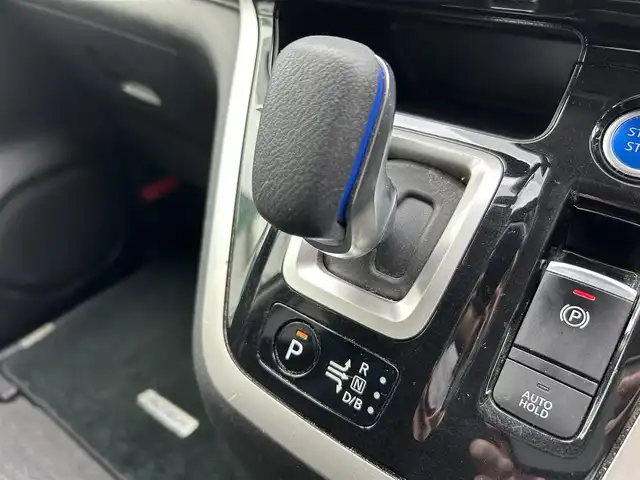 日産 セレナ e－パワー オーテック 静岡県 2019(平31)年 8.2万km ダイヤモンドブラック オーテックバージョン/純正エアロパーツ（フル）/純正9インチナビ/(CD/DVD/BT/iPod/ブルーレイ再生機能)/フルセグTV/全方位カメラ/追従型クルーズコントロール/デジタルインナーミラー/ステアリングヒーター/前席シートヒーター/前方ドライブレコーダー(DJ4-D)/両側パワスラ/横滑り防止装置/レーンキープアシスト/衝突被害軽減システム/盗難防止装置/プッシュスタート/スマートキー/スペアキー×1/ビルトインETC/純正15インチアルミホイール/純正フロアマット/LEDヘッドライト