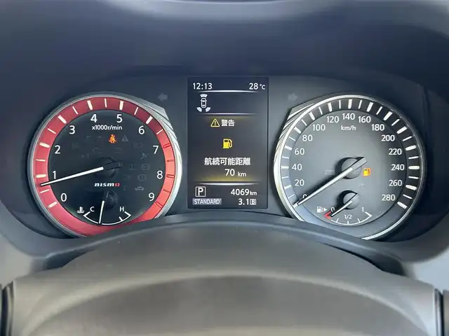 日産 スカイライン ニスモ 茨城県 2023(令5)年 0.4万km グレー ワンオーナー/純正OPサンルーフ/1000台限定車/純正メーカーナビ/・フルセグTV/・CD/DVD/BT/・Applecarplay/USB/・AM.FM/アラウンドビューモニター/BOSEサウンド/360°セーフティアシスト/・インテリジェントエマージェンシーブレーキ/・インテリジェントFCW（前方衝突予測警報）/・踏み間違い衝突防止アシスト/・インテリジェントBSI（後側方衝突防止支援システム）/・BSW（後側方車両検知警報）/・インテリジェント LI（車線逸脱防止支援システム）/・LDW（車線逸脱警報）/・インテリジェント BUI（後退時衝突防止支援システム）/・ハイビームアシスト/ビルトインETC2.0/パドルシフト/革巻きステアリング/ステアリングスイッチ/D席メモリ付パワーシート/前席パワーシート/前席シートヒーター/LEDヘッドライト/F/Rフォグランプ/オートライト/プッシュスタート/純正19インチAW/純正NISMOフロアマット/ドアバイザー