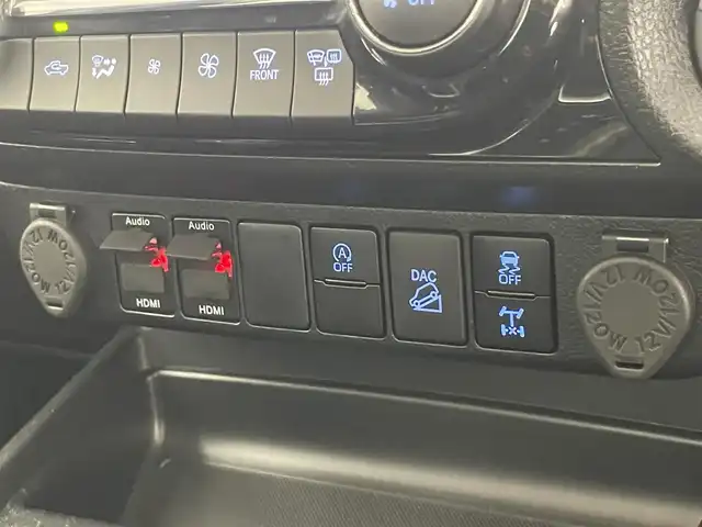 トヨタ ハイラックス Z 愛知県 2023(令5)年 0.5万km スーパーホワイトⅡ 社外9型ナビ/バックカメラ/ETC2.0/禁煙車/フルセグTV/Bluetooth/ミラー型ドライブレコーダー/HDMI接続/マッドガード/スペアタイヤ/オートレベリング/ディーゼルターボ/衝突軽減/追従クルコン/レーンキープ/アイドリングストップ/センターデフロック/ダウンヒルアシスト