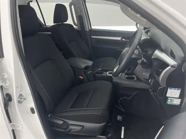 トヨタ ハイラックス Z 愛知県 2023(令5)年 0.5万km スーパーホワイトⅡ 社外9型ナビ/バックカメラ/ETC2.0/禁煙車/フルセグTV/Bluetooth/ミラー型ドライブレコーダー/HDMI接続/マッドガード/スペアタイヤ/オートレベリング/ディーゼルターボ/衝突軽減/追従クルコン/レーンキープ/アイドリングストップ/センターデフロック/ダウンヒルアシスト