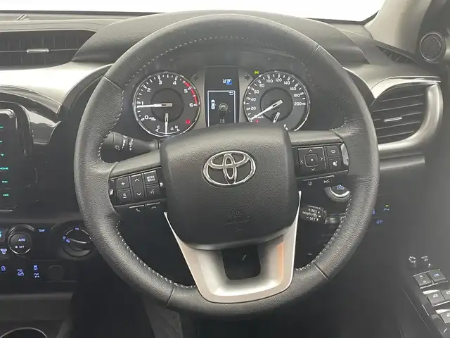 トヨタ ハイラックス Z 愛知県 2023(令5)年 0.5万km スーパーホワイトⅡ 社外9型ナビ/バックカメラ/ETC2.0/禁煙車/フルセグTV/Bluetooth/ミラー型ドライブレコーダー/HDMI接続/マッドガード/スペアタイヤ/オートレベリング/ディーゼルターボ/衝突軽減/追従クルコン/レーンキープ/アイドリングストップ/センターデフロック/ダウンヒルアシスト
