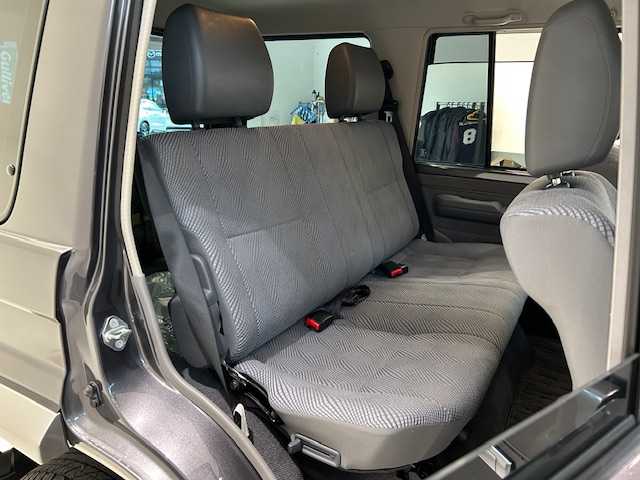 トヨタ ランドクルーザー 宮城県 2015(平27)年 3.8万km グレーメタリック 5MT/4WD/30h記念再販モデル/純正アルミホイール/純正フロアマット/ETC/カーオーディオ/フォグランプ/ドアバイザー/背面タイヤ