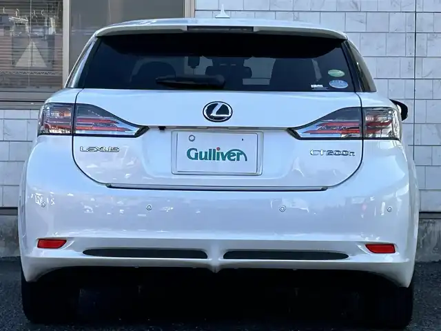 レクサス ＣＴ 200h バージョンL 福岡県 2012(平24)年 11.5万km ホワイトパールクリスタルシャイン 純正HDDナビ/(AM/FM/Bluetooth/CD/DVD/フルセグTV)/バックカメラ/黒レザーシート/ビルトインETC/パドルシフト/前後ドライブレコーダーCOMTEC【HDR360GW/HDR360GS】/オートライト/クルーズコントロール/クリアランスソナー/コーナーセンサー/革巻きステアリング/ステアリングヒーター/ポジションメモリースイッチ(D席)/パワーシート(D席)/シートヒーター(D/N席)/ヘッドライトクリーナー/盗難防止装置/電格ウィンカーミラー/プッシュスタート/純正フロアマット/純正１７インチアルミホイール/ステアリングスイッチ/フロントフォグランプ/スペアキー×１/カードキー×１/ドアバイザー/クイックガイド/ドラレコ取扱説明書/ナビ取扱説明書/取扱説明書/保証書