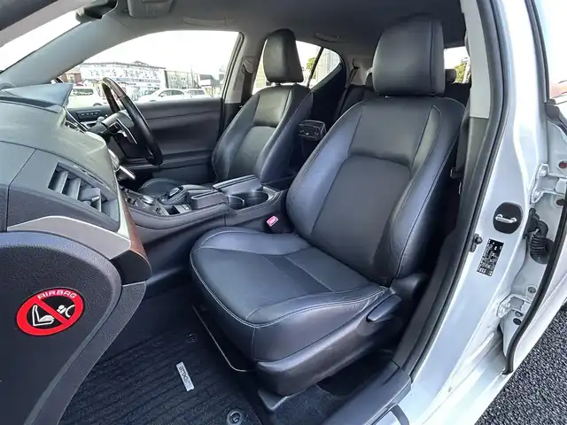 レクサス ＣＴ 200h バージョンL 福岡県 2012(平24)年 11.5万km ホワイトパールクリスタルシャイン 純正HDDナビ/(AM/FM/Bluetooth/CD/DVD/フルセグTV)/バックカメラ/黒レザーシート/ビルトインETC/パドルシフト/前後ドライブレコーダーCOMTEC【HDR360GW/HDR360GS】/オートライト/クルーズコントロール/クリアランスソナー/コーナーセンサー/革巻きステアリング/ステアリングヒーター/ポジションメモリースイッチ(D席)/パワーシート(D席)/シートヒーター(D/N席)/ヘッドライトクリーナー/盗難防止装置/電格ウィンカーミラー/プッシュスタート/純正フロアマット/純正１７インチアルミホイール/ステアリングスイッチ/フロントフォグランプ/スペアキー×１/カードキー×１/ドアバイザー/クイックガイド/ドラレコ取扱説明書/ナビ取扱説明書/取扱説明書/保証書