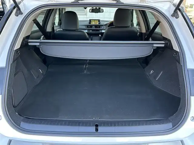 レクサス ＣＴ 200h バージョンL 福岡県 2012(平24)年 11.5万km ホワイトパールクリスタルシャイン 純正HDDナビ/(AM/FM/Bluetooth/CD/DVD/フルセグTV)/バックカメラ/黒レザーシート/ビルトインETC/パドルシフト/前後ドライブレコーダーCOMTEC【HDR360GW/HDR360GS】/オートライト/クルーズコントロール/クリアランスソナー/コーナーセンサー/革巻きステアリング/ステアリングヒーター/ポジションメモリースイッチ(D席)/パワーシート(D席)/シートヒーター(D/N席)/ヘッドライトクリーナー/盗難防止装置/電格ウィンカーミラー/プッシュスタート/純正フロアマット/純正１７インチアルミホイール/ステアリングスイッチ/フロントフォグランプ/スペアキー×１/カードキー×１/ドアバイザー/クイックガイド/ドラレコ取扱説明書/ナビ取扱説明書/取扱説明書/保証書