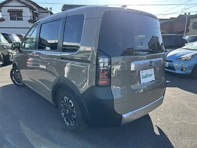 ホンダ フリード ハイブリット e:HEV クロスター 愛知県 2025(令7)年 0.5万km ベージュ 〇ギャザーズディスプレイオーディオ/〇両側パワースライドドア/〇バックカメラ/〇アダプティブクルーズコントロール/〇ホンダセンシング/〇ブラインドスポットインフォメーション/〇オートハイビーム/〇LEDヘッドランプ/〇LEDフロントフォグランプ/〇革巻きシフトノブ/〇革巻きステアリングホイール/〇合皮/撥水ファブリックコンビシート/〇シートヒーター/〇純正15インチアルミホイール/〇スマートキーシステム/〇スペアスマートキー/〇禁煙車