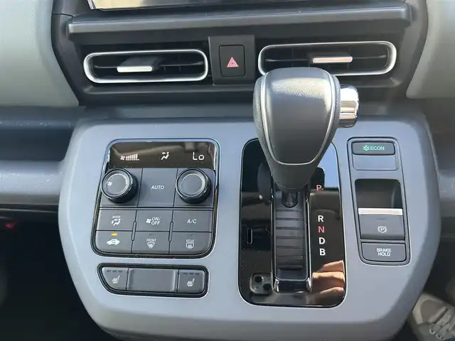 ホンダ フリード ハイブリット e:HEV クロスター 愛知県 2025(令7)年 0.5万km ベージュ 〇ギャザーズディスプレイオーディオ/〇両側パワースライドドア/〇バックカメラ/〇アダプティブクルーズコントロール/〇ホンダセンシング/〇ブラインドスポットインフォメーション/〇オートハイビーム/〇LEDヘッドランプ/〇LEDフロントフォグランプ/〇革巻きシフトノブ/〇革巻きステアリングホイール/〇合皮/撥水ファブリックコンビシート/〇シートヒーター/〇純正15インチアルミホイール/〇スマートキーシステム/〇スペアスマートキー/〇禁煙車