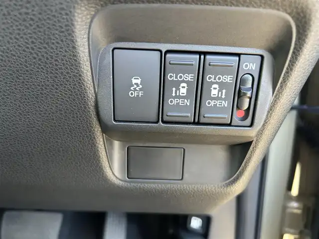 ホンダ フリード ハイブリット e:HEV クロスター 愛知県 2025(令7)年 0.5万km ベージュ 〇ギャザーズディスプレイオーディオ/〇両側パワースライドドア/〇バックカメラ/〇アダプティブクルーズコントロール/〇ホンダセンシング/〇ブラインドスポットインフォメーション/〇オートハイビーム/〇LEDヘッドランプ/〇LEDフロントフォグランプ/〇革巻きシフトノブ/〇革巻きステアリングホイール/〇合皮/撥水ファブリックコンビシート/〇シートヒーター/〇純正15インチアルミホイール/〇スマートキーシステム/〇スペアスマートキー/〇禁煙車