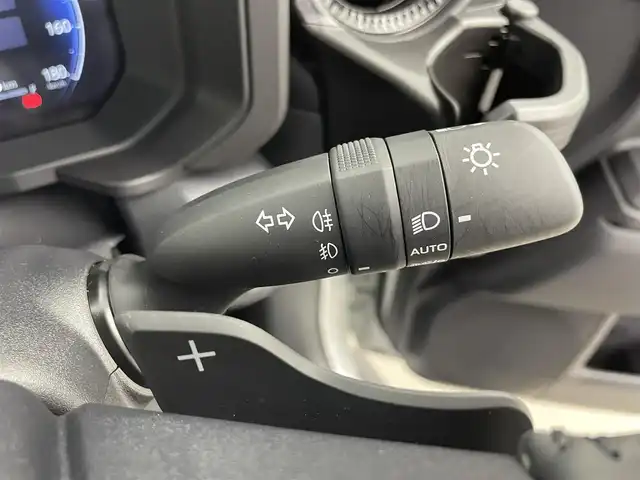 トヨタ ランドクルーザー ２５０ ZX 富山県 2025(令7)年 0.6万km プラチナホワイトパールマイカ 4WD/ディーゼルターボ/サンルーフ/モデリスタフロントバンパーガード/モデリスタフロントアンダーカバー/モデリスタリアバンパーガーニッシュ/モデリスタオーバーフェンダー/寒冷地仕様/純正ナビ（AM/FM/USB/BT/HDMI/Miracast）/フルセグTV/JBLプレミアムサウンド/パノラミックビューモニター/プリクラッシュセーフティ/レーダークルーズコントロール/レーンディパーチャーアラート/ブラインドスポットモニター/オートマチックハイビーム/プロジェクタ式LEDヘッドライト/クリアランスソナー/マルチテレインセレクト/電動格納サードシート/電動リアゲート/茶革シート/1・2列目温熱＋ベンチレーションシート/デジタルインナーミラー/ビルトインETC2.0/AC100V充電/パドルシフト/スマートキー×２/プッシュスタート/純正20インチAW/純正フロアマット