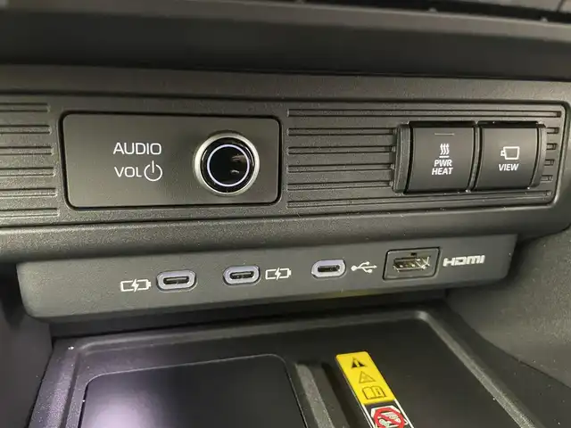 トヨタ ランドクルーザー ２５０ ZX 富山県 2025(令7)年 0.6万km プラチナホワイトパールマイカ 4WD/ディーゼルターボ/サンルーフ/モデリスタフロントバンパーガード/モデリスタフロントアンダーカバー/モデリスタリアバンパーガーニッシュ/モデリスタオーバーフェンダー/寒冷地仕様/純正ナビ（AM/FM/USB/BT/HDMI/Miracast）/フルセグTV/JBLプレミアムサウンド/パノラミックビューモニター/プリクラッシュセーフティ/レーダークルーズコントロール/レーンディパーチャーアラート/ブラインドスポットモニター/オートマチックハイビーム/プロジェクタ式LEDヘッドライト/クリアランスソナー/マルチテレインセレクト/電動格納サードシート/電動リアゲート/茶革シート/1・2列目温熱＋ベンチレーションシート/デジタルインナーミラー/ビルトインETC2.0/AC100V充電/パドルシフト/スマートキー×２/プッシュスタート/純正20インチAW/純正フロアマット