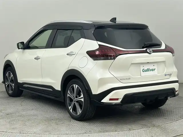日産 キックス X FOUR スタイルエディション 道央・札幌 2023(令5)年 4.1万km ブリリアントホワイトパール/ピュアブラック 2トーン ・ワンオーナー/・４WD/・DOP９インチSDナビ/　CD/DVD/SD/BT/フルセグTV/・ステアリングスイッチ/・アラウンドビューモニター/・インテリジェントミラー/・ナビ連動ドライブレコーダー前後（DH5-D）/・ビルトインETC/・プロパイロット/　エマージェンシーブレーキ/LDW/LDP/ソナー/　ハンドル支援/ふらつき警報/コーナリングスタビリティアシスト/・インテリジェントクルーズコントロール/・DRIVE MODE/EV MODE/・オートホールド/・横滑り防止装置/・ABS/・ヘッドランプレベライザー/・オートライト/・LEDヘッドライト/・フォグランプ/・ドアミラーウィンカー/・レザーシート/・D+N席シートヒーター/・ステアリングヒーター/・バイザー/・トノカバー/・純正フロアマット/・プッシュスタート/・スマートキー