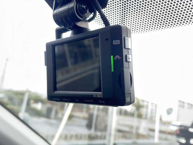 トヨタ シエンタ ハイブリッド ファンベースG クエロ 山口県 2021(令3)年 5.3万km ホワイトパールクリスタルシャイン ワンオーナー/純正SDナビ【NSZT-W68T】/・AM/FM/Bluetooth/CD/フルセグ/ETC/ドライブレコーダー/アラウンドビューモニター/純正フロアマット/純正アルミホイール/スマートキー・スペアキー有/プッシュアップスタート/両側パワースライドドア/前席シートヒーター/ステアリングヒーター/USBチャージャー/LEDヘッドランプ/フォグランプ/オートライト/ドアバイザー/クルーズコントロール/Toyota Safety Sense/・プリクラッシュセーフティ/・レーンディパーチャーアラート/・オートマチックハイビーム/インテリジェントクリアランスソナー/盗難防止装置/取扱説明書/保証書/