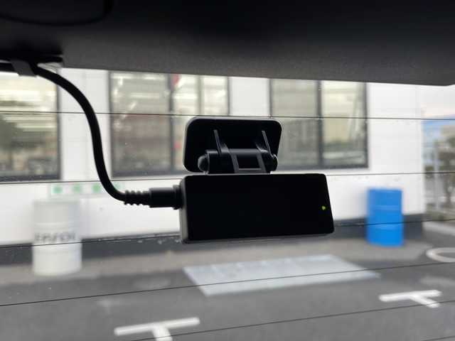 トヨタ シエンタ ハイブリッド ファンベースG クエロ 山口県 2021(令3)年 5.3万km ホワイトパールクリスタルシャイン ワンオーナー/純正SDナビ【NSZT-W68T】/・AM/FM/Bluetooth/CD/フルセグ/ETC/ドライブレコーダー/アラウンドビューモニター/純正フロアマット/純正アルミホイール/スマートキー・スペアキー有/プッシュアップスタート/両側パワースライドドア/前席シートヒーター/ステアリングヒーター/USBチャージャー/LEDヘッドランプ/フォグランプ/オートライト/ドアバイザー/クルーズコントロール/Toyota Safety Sense/・プリクラッシュセーフティ/・レーンディパーチャーアラート/・オートマチックハイビーム/インテリジェントクリアランスソナー/盗難防止装置/取扱説明書/保証書/