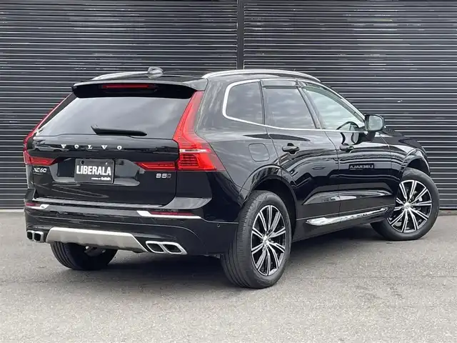 ボルボ ＸＣ６０ B5 AWD インスクリプション 静岡県 2021(令3)年 0.9万km 黒 ヘッドアップディスプレイ/ガラスルーフ/茶革/harman/kardonスピーカー/メモリー付きパワーシート/全席シートヒーター/ステアリングヒーター/純正ナビ/(Bluetooth/AppleCarPlay/iPod/USB/フルセグ)/インテリセーフ/BLIS/ACC/ワイヤレス充電/電動リアゲート/360°カメラ/純正19インチアルミホイール/ETC/ドライブレコーダー