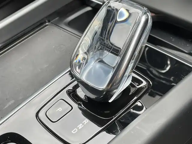 ボルボ ＸＣ６０ B5 AWD インスクリプション 静岡県 2021(令3)年 0.9万km 黒 ヘッドアップディスプレイ/ガラスルーフ/茶革/harman/kardonスピーカー/メモリー付きパワーシート/全席シートヒーター/ステアリングヒーター/純正ナビ/(Bluetooth/AppleCarPlay/iPod/USB/フルセグ)/インテリセーフ/BLIS/ACC/ワイヤレス充電/電動リアゲート/360°カメラ/純正19インチアルミホイール/ETC/ドライブレコーダー