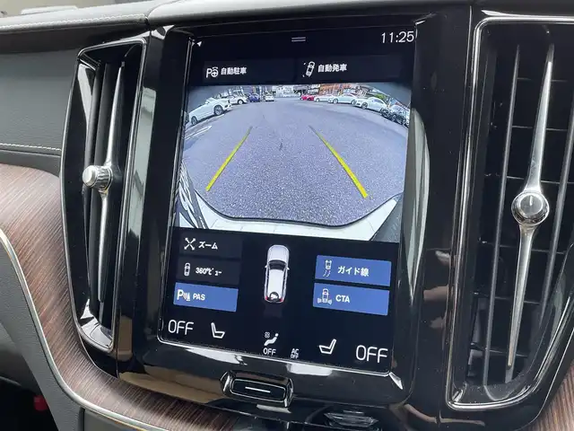 ボルボ ＸＣ６０ B5 AWD インスクリプション 静岡県 2021(令3)年 0.9万km 黒 ヘッドアップディスプレイ/ガラスルーフ/茶革/harman/kardonスピーカー/メモリー付きパワーシート/全席シートヒーター/ステアリングヒーター/純正ナビ/(Bluetooth/AppleCarPlay/iPod/USB/フルセグ)/インテリセーフ/BLIS/ACC/ワイヤレス充電/電動リアゲート/360°カメラ/純正19インチアルミホイール/ETC/ドライブレコーダー