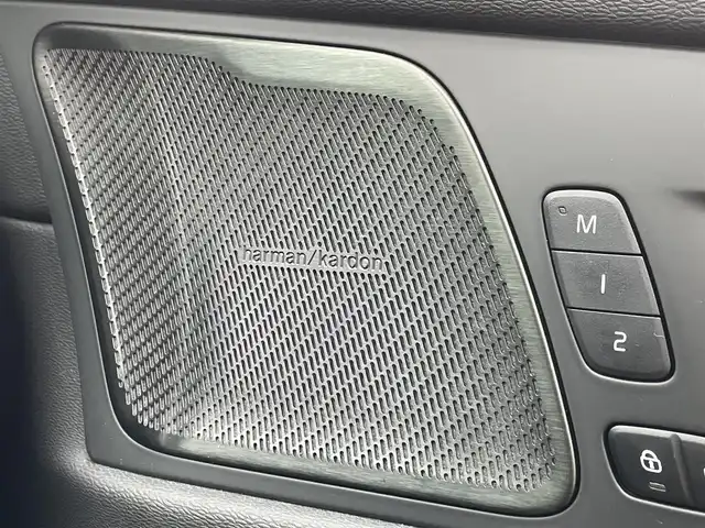 ボルボ ＸＣ６０ B5 AWD インスクリプション 静岡県 2021(令3)年 0.9万km 黒 ヘッドアップディスプレイ/ガラスルーフ/茶革/harman/kardonスピーカー/メモリー付きパワーシート/全席シートヒーター/ステアリングヒーター/純正ナビ/(Bluetooth/AppleCarPlay/iPod/USB/フルセグ)/インテリセーフ/BLIS/ACC/ワイヤレス充電/電動リアゲート/360°カメラ/純正19インチアルミホイール/ETC/ドライブレコーダー