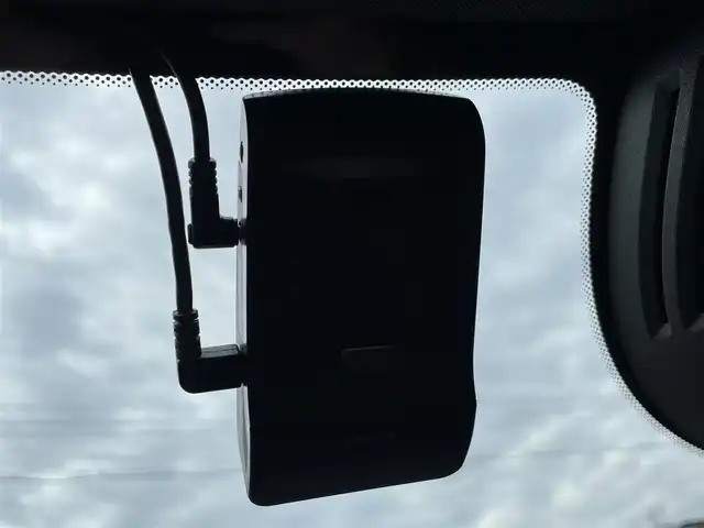 ボルボ ＸＣ６０ B5 AWD インスクリプション 静岡県 2021(令3)年 0.9万km 黒 ヘッドアップディスプレイ/ガラスルーフ/茶革/harman/kardonスピーカー/メモリー付きパワーシート/全席シートヒーター/ステアリングヒーター/純正ナビ/(Bluetooth/AppleCarPlay/iPod/USB/フルセグ)/インテリセーフ/BLIS/ACC/ワイヤレス充電/電動リアゲート/360°カメラ/純正19インチアルミホイール/ETC/ドライブレコーダー