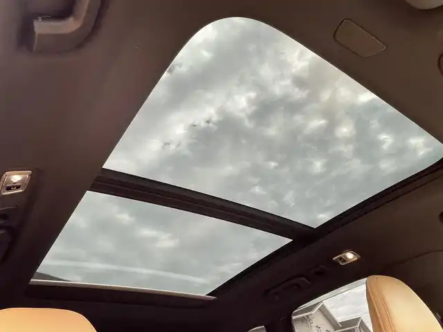 ボルボ ＸＣ６０ B5 AWD インスクリプション 静岡県 2021(令3)年 0.9万km 黒 ヘッドアップディスプレイ/ガラスルーフ/茶革/harman/kardonスピーカー/メモリー付きパワーシート/全席シートヒーター/ステアリングヒーター/純正ナビ/(Bluetooth/AppleCarPlay/iPod/USB/フルセグ)/インテリセーフ/BLIS/ACC/ワイヤレス充電/電動リアゲート/360°カメラ/純正19インチアルミホイール/ETC/ドライブレコーダー