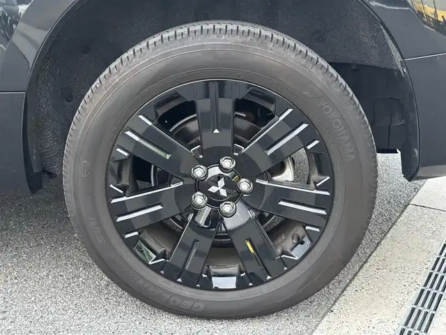 三菱 デリカＤ：５ シャモニー 奈良県 2024(令6)年 0.9万km ブラックダイヤモンド 純正10インチナビ/（フルセグ/BT/CD/DVD）/レーダークルーズコントロール/パドルシフト/バックカメラ/ブラインドスポットモニター/衝突軽減システム/レーンキープアシスト/パワーバックドア/両側パワースライドドア/運転席パワーシート/ステアリングヒーター/前方ドライブレコーダー/ＥＴＣ/純正18インチＡＷ/取り扱い説明書/スペアキーＸ１