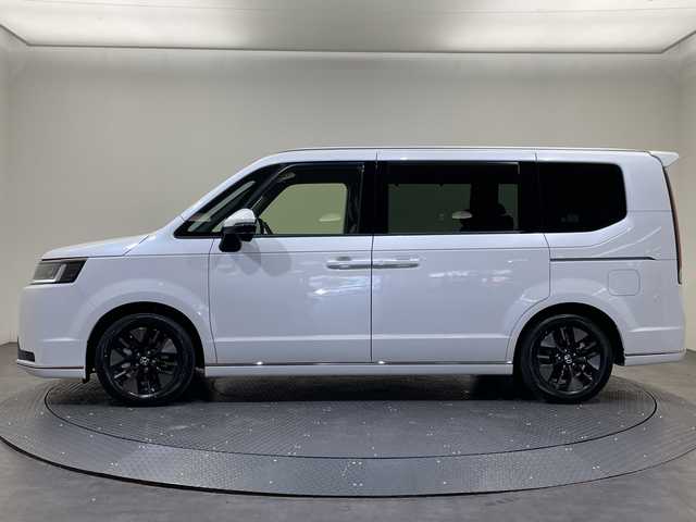 ホンダ ステップワゴン スパーダ eHEV 愛媛県 2025(令7)年 0.1千km プラチナホワイトパール スパーダ　e:HEV　4CJ4AP3　11.4インチナビHonda CONNECTナビ LXM-247VFLi(317900円)　15.6インチ リア席モニター VM-231FE(149600円)/登録済未使用車／純正１５．６インチ後席用モニター／純正１１．４インチホンダコネクトナビ／アダプティブクルーズコントロール／両側電動スライドドア／シートヒーター／ブラインドスポットモニター／オットマン