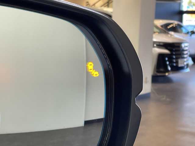 ホンダ ステップワゴン スパーダ eHEV 愛媛県 2025(令7)年 0.1千km プラチナホワイトパール スパーダ　e:HEV　4CJ4AP3　11.4インチナビHonda CONNECTナビ LXM-247VFLi(317900円)　15.6インチ リア席モニター VM-231FE(149600円)/登録済未使用車／純正１５．６インチ後席用モニター／純正１１．４インチホンダコネクトナビ／アダプティブクルーズコントロール／両側電動スライドドア／シートヒーター／ブラインドスポットモニター／オットマン