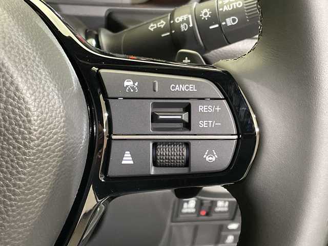 ホンダ ステップワゴン スパーダ eHEV 愛媛県 2025(令7)年 0.1千km プラチナホワイトパール スパーダ　e:HEV　4CJ4AP3　11.4インチナビHonda CONNECTナビ LXM-247VFLi(317900円)　15.6インチ リア席モニター VM-231FE(149600円)/登録済未使用車／純正１５．６インチ後席用モニター／純正１１．４インチホンダコネクトナビ／アダプティブクルーズコントロール／両側電動スライドドア／シートヒーター／ブラインドスポットモニター／オットマン