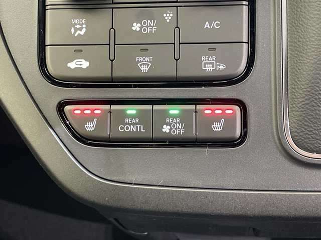 ホンダ ステップワゴン スパーダ eHEV 愛媛県 2025(令7)年 0.1千km プラチナホワイトパール スパーダ　e:HEV　4CJ4AP3　11.4インチナビHonda CONNECTナビ LXM-247VFLi(317900円)　15.6インチ リア席モニター VM-231FE(149600円)/登録済未使用車／純正１５．６インチ後席用モニター／純正１１．４インチホンダコネクトナビ／アダプティブクルーズコントロール／両側電動スライドドア／シートヒーター／ブラインドスポットモニター／オットマン