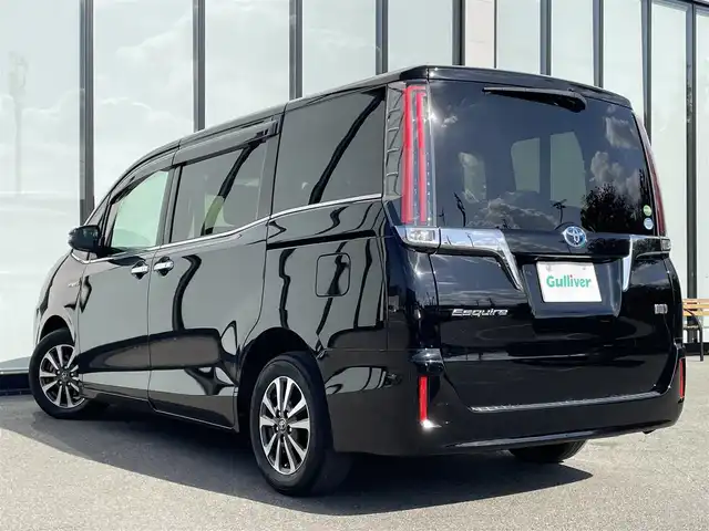 トヨタ エスクァイア ハイブリッド Gi 大阪府 2018(平30)年 4.1万km ブラック 純正9インチナビ/・BT/フルセグTV//純正12インチフリップダウンモニター/バックカメラ/トヨタセーフティセンス/両側パワースライドドア/クルーズコントロール/ビルトインETC2.0/黒レザーシート/シートヒーター/純正フロアマット/純正15インチAW/LEDヘッド・フォグ/取説