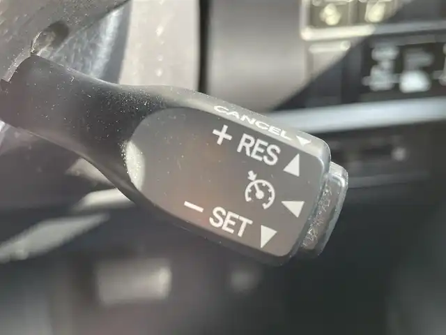 トヨタ エスクァイア ハイブリッド Gi 大阪府 2018(平30)年 4.1万km ブラック 純正9インチナビ/・BT/フルセグTV//純正12インチフリップダウンモニター/バックカメラ/トヨタセーフティセンス/両側パワースライドドア/クルーズコントロール/ビルトインETC2.0/黒レザーシート/シートヒーター/純正フロアマット/純正15インチAW/LEDヘッド・フォグ/取説