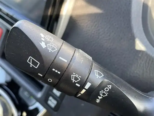 トヨタ エスクァイア ハイブリッド Gi 大阪府 2018(平30)年 4.1万km ブラック 純正9インチナビ/・BT/フルセグTV//純正12インチフリップダウンモニター/バックカメラ/トヨタセーフティセンス/両側パワースライドドア/クルーズコントロール/ビルトインETC2.0/黒レザーシート/シートヒーター/純正フロアマット/純正15インチAW/LEDヘッド・フォグ/取説