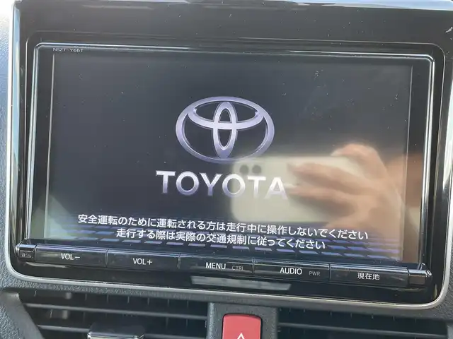 トヨタ エスクァイア ハイブリッド Gi 大阪府 2018(平30)年 4.1万km ブラック 純正9インチナビ/・BT/フルセグTV//純正12インチフリップダウンモニター/バックカメラ/トヨタセーフティセンス/両側パワースライドドア/クルーズコントロール/ビルトインETC2.0/黒レザーシート/シートヒーター/純正フロアマット/純正15インチAW/LEDヘッド・フォグ/取説