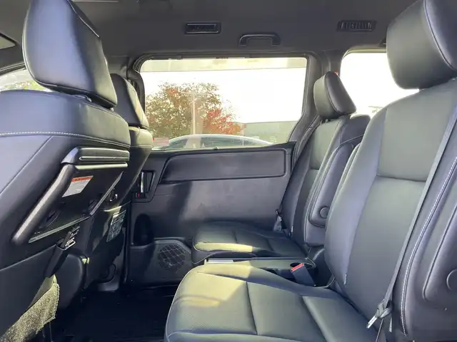 トヨタ エスクァイア ハイブリッド Gi 大阪府 2018(平30)年 4.1万km ブラック 純正9インチナビ/・BT/フルセグTV//純正12インチフリップダウンモニター/バックカメラ/トヨタセーフティセンス/両側パワースライドドア/クルーズコントロール/ビルトインETC2.0/黒レザーシート/シートヒーター/純正フロアマット/純正15インチAW/LEDヘッド・フォグ/取説