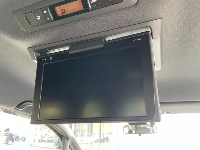 トヨタ エスクァイア ハイブリッド Gi 大阪府 2018(平30)年 4.1万km ブラック 純正9インチナビ/・BT/フルセグTV//純正12インチフリップダウンモニター/バックカメラ/トヨタセーフティセンス/両側パワースライドドア/クルーズコントロール/ビルトインETC2.0/黒レザーシート/シートヒーター/純正フロアマット/純正15インチAW/LEDヘッド・フォグ/取説