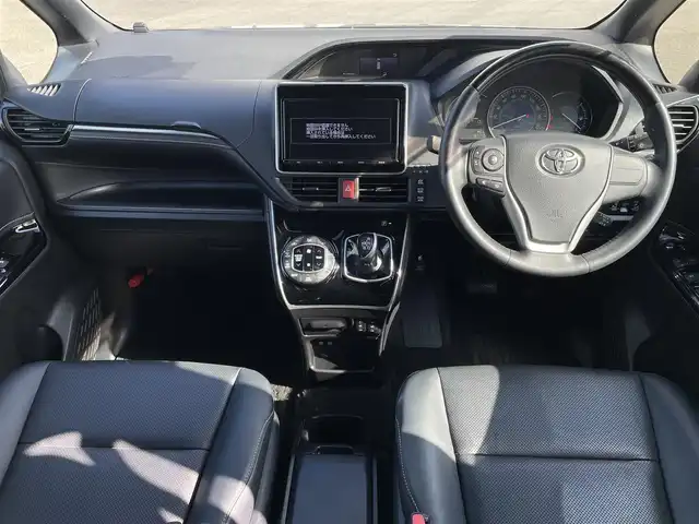 トヨタ エスクァイア ハイブリッド Gi 大阪府 2018(平30)年 4.1万km ブラック 純正9インチナビ/・BT/フルセグTV//純正12インチフリップダウンモニター/バックカメラ/トヨタセーフティセンス/両側パワースライドドア/クルーズコントロール/ビルトインETC2.0/黒レザーシート/シートヒーター/純正フロアマット/純正15インチAW/LEDヘッド・フォグ/取説