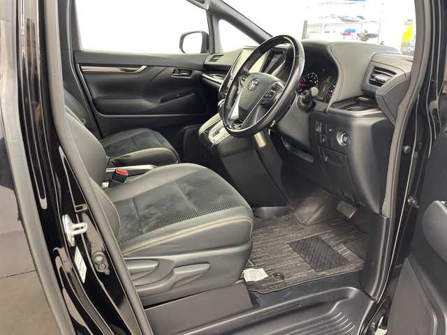 トヨタ ヴェルファイア Z Aエディション ゴールデンアイズ 岐阜県 2016(平28)年 4.2万km ブラック ALPINE11型ナビ(EX11V)/・フルセグ/・Bluetooth/ALPINEフリップダウンモニター/両側パワースライドドア/バックモニター/ETC/クリアランスソナー/LEDライト/スマートキー/プッシュスタート