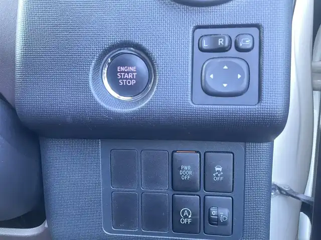 トヨタ ポルテ F 香川県 2015(平27)年 8.4万km クリームベージュ 純正7インチSDナビ/【ワンセグTV/Bluetooth/CD/SD/AUX】/バックカメラ/左側パワースライドドア/布シート/ウレタンステアリング/純正フロアマット/純正ドアバイザー/ハロゲンヘッドライト/ハロゲンフォグライト/横滑り防止機能/プッシュスタート/スマートキー