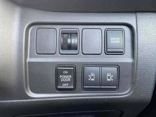 日産 セレナ e－パワー XV 広島県 2019(令1)年 3.7万km マルーンレッド エマージェンシーブレーキ/クルーズコントロール/車線逸脱警報/純正７型メモリナビ/CD/SD/BT/フルセグTV/バックカメラ/両側パワースライドドア/スマートキー/プッシュスタート/ETC/ステアリングスイッチ/シートバックテーブル/純正フロアマット/純正ドアバイザー/純正アルミホイール