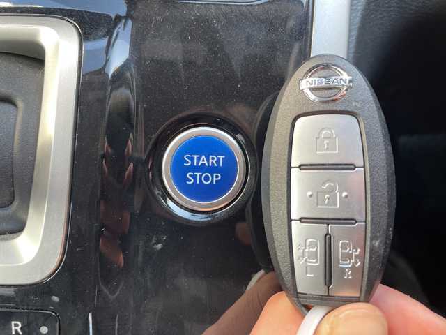 日産 セレナ e－パワー XV 広島県 2019(令1)年 3.7万km マルーンレッド エマージェンシーブレーキ/クルーズコントロール/車線逸脱警報/純正７型メモリナビ/CD/SD/BT/フルセグTV/バックカメラ/両側パワースライドドア/スマートキー/プッシュスタート/ETC/ステアリングスイッチ/シートバックテーブル/純正フロアマット/純正ドアバイザー/純正アルミホイール