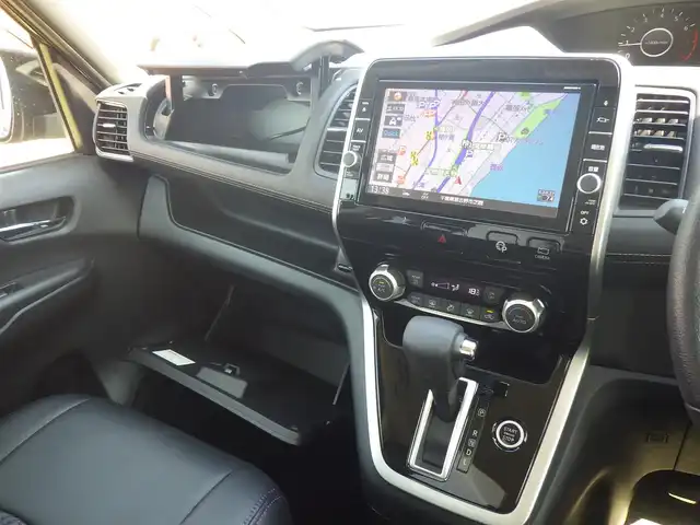 日産 セレナ ハイウェイスター Vセレクション 千葉県 2018(平30)年 3.8万km アズライトブルー エマージェンシーブレーキ/ハンズフリー両側パワースライドドア/９インチ純正SDナビ/地デジTV/【BD/DVD/CD再生機能　Bluetooth接続】/アラウンドビューモニター/ドライブレコーダー（前後撮影）/ETC/LEDヘッドライト/ウインカーミラー/純正15インチアルミホイル/インテリジェントキー