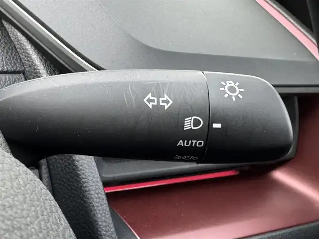 トヨタ プリウス Z 滋賀県 2024(令6)年 2万km ゴールド 禁煙車/純正ディスプレイオーディオ/（Miracast/Bluetooth/USB/フルセグTV）/パノラミックビューモニター/ビルトインETC/デジタルインナーミラー/プリクラッシュセーフティー/レーンディパーチャーアラート/ブラインドスポットモニター/プロアクティブドライビングアシスト/クリアランスソナー/リアクロストラフィックアラート/後方車両接近告知/リヤカメラディテクション/パーキングサポートブレーキ/安心降車アシスト/ロードサインアシスト/革巻きステアリング/レーダークルーズコントロール/ステアリングヒーター/ステアリングリモコン/パワーバックドア/レザーシート/D席シートメモリー/D席パワーシート/前席シートヒーター/前席ベンチレーション/LEDヘッドライト/フォグランプ/オートヘッドライト/オートマチックハイビーム/ヘッドライトレベライザー/電動パーキングブレーキ/オートホールドブレーキ/USB充電/AC100V/置くだけ充電/純正アルミホイール/社外フロアマット