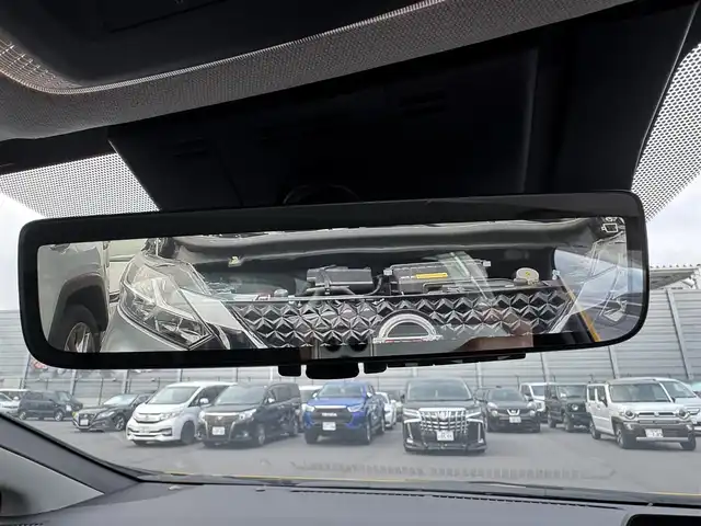 トヨタ プリウス Z 滋賀県 2024(令6)年 2万km ゴールド 禁煙車/純正ディスプレイオーディオ/（Miracast/Bluetooth/USB/フルセグTV）/パノラミックビューモニター/ビルトインETC/デジタルインナーミラー/プリクラッシュセーフティー/レーンディパーチャーアラート/ブラインドスポットモニター/プロアクティブドライビングアシスト/クリアランスソナー/リアクロストラフィックアラート/後方車両接近告知/リヤカメラディテクション/パーキングサポートブレーキ/安心降車アシスト/ロードサインアシスト/革巻きステアリング/レーダークルーズコントロール/ステアリングヒーター/ステアリングリモコン/パワーバックドア/レザーシート/D席シートメモリー/D席パワーシート/前席シートヒーター/前席ベンチレーション/LEDヘッドライト/フォグランプ/オートヘッドライト/オートマチックハイビーム/ヘッドライトレベライザー/電動パーキングブレーキ/オートホールドブレーキ/USB充電/AC100V/置くだけ充電/純正アルミホイール/社外フロアマット