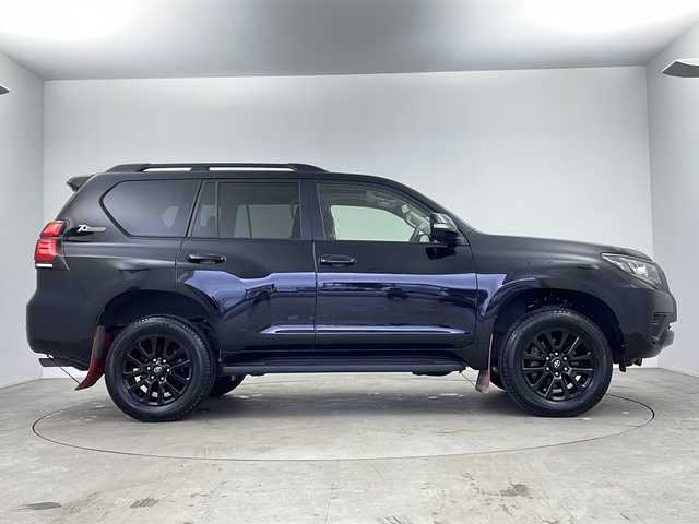 トヨタ ランドクルーザー プラド TX-L 70thアニバーサリーLTD 鹿児島県 2022(令4)年 3.1万km アティチュードブラックマイカ ワンオーナー/スマートキー×2/純正メーカーナビ/フルセグTV/Bluetooth/AppleCarPlay/AM/FM/全方位カメラ/トヨタスーパーサラウンドシステム/70th専用茶革レザーシート/70th専用純正フロアマット/D席/N席シートヒーター/D席/N席パワーシート/安全性能/・プリクラッシュセーフティ/・レーンデパーチャーアラート/・クルーズコントロール/ブラックルーフレール/純正18インチアルミホイール/ビルトインETC/保証書/取扱説明書