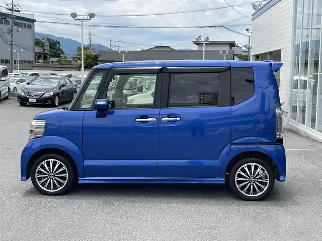 ホンダ Ｎ ＢＯＸ G ターボ Lパッケージ 山梨県 2016(平28)年 8.2万km ブリリアントスポーティブルーメタリック2トーン (株)IDOMが運営する【じしゃロン甲府店】の自社ローン専用車両になります。/こちらは現金またはオートローンご利用時の価格です。自社ローンご希望の方は別途その旨お申付け下さい/スマートキー２個/両側パワースライドドア/クルーズコントロール/パドルシフト/社外メモリーナビ・フルセグTV/CD・DVD・BTオーディオ/ビルトインETC/HIDオートライト/保証書・取説書