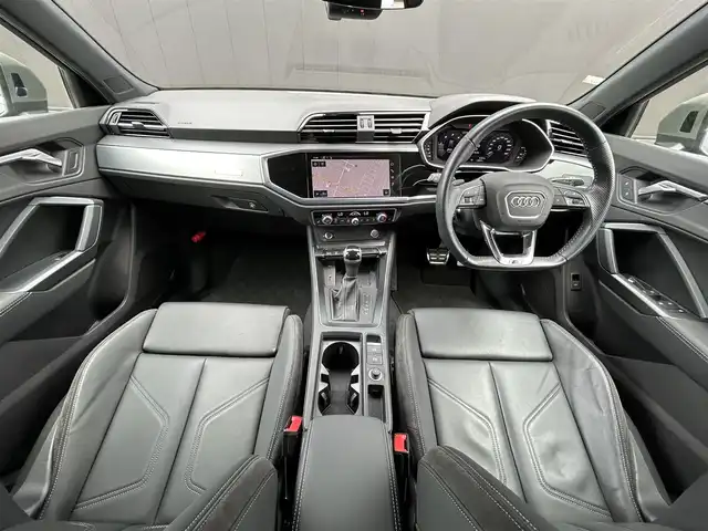 アウディ Ｑ３ SB 35TDIクワトロ Sライン 道東・釧路十勝 2020(令2)年 0.7万km グレー ベーシックパッケージ/　・黒革/シートヒーター/　・パワーシート/　・パワーバックドア/アシスタンスパッケージ/　・アダプティブクルーズアシスト/　・ハイビームアシスト/テクノロジーパッケージ/　・スマートフォンインターフェース/　・ワイヤレスチャージング/純正メモリナビ/SD/USB/BT/パドルシフト/純正ドライブレコーダー(前後)/360°カメラ/LEDヘッドライト/オートライト/リアフォグライト/純正19インチAW/ダウンヒルアシストコントロール/純正フロアマット/ETC/＜カラーコード：LX7G/クロノスグレーメタリック＞