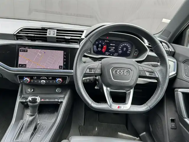 アウディ Ｑ３ SB 35TDIクワトロ Sライン 道東・釧路十勝 2020(令2)年 0.7万km グレー ベーシックパッケージ/　・黒革/シートヒーター/　・パワーシート/　・パワーバックドア/アシスタンスパッケージ/　・アダプティブクルーズアシスト/　・ハイビームアシスト/テクノロジーパッケージ/　・スマートフォンインターフェース/　・ワイヤレスチャージング/純正メモリナビ/SD/USB/BT/パドルシフト/純正ドライブレコーダー(前後)/360°カメラ/LEDヘッドライト/オートライト/リアフォグライト/純正19インチAW/ダウンヒルアシストコントロール/純正フロアマット/ETC/＜カラーコード：LX7G/クロノスグレーメタリック＞