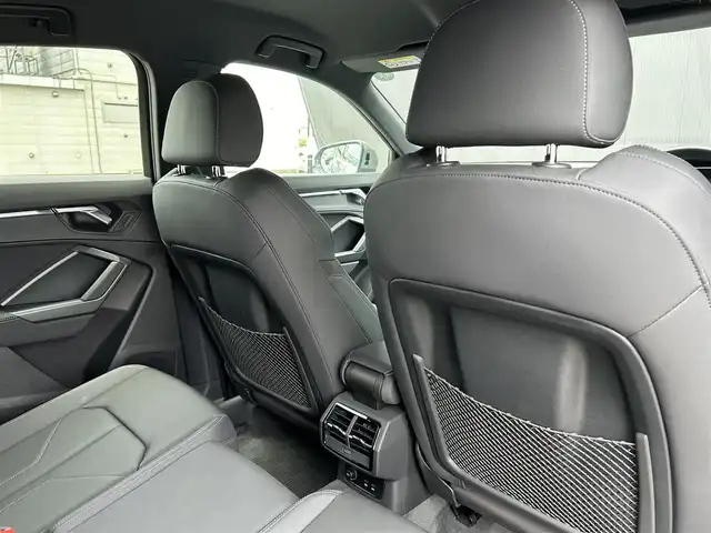 アウディ Ｑ３ SB 35TDIクワトロ Sライン 道東・釧路十勝 2020(令2)年 0.7万km グレー ベーシックパッケージ/　・黒革/シートヒーター/　・パワーシート/　・パワーバックドア/アシスタンスパッケージ/　・アダプティブクルーズアシスト/　・ハイビームアシスト/テクノロジーパッケージ/　・スマートフォンインターフェース/　・ワイヤレスチャージング/純正メモリナビ/SD/USB/BT/パドルシフト/純正ドライブレコーダー(前後)/360°カメラ/LEDヘッドライト/オートライト/リアフォグライト/純正19インチAW/ダウンヒルアシストコントロール/純正フロアマット/ETC/＜カラーコード：LX7G/クロノスグレーメタリック＞