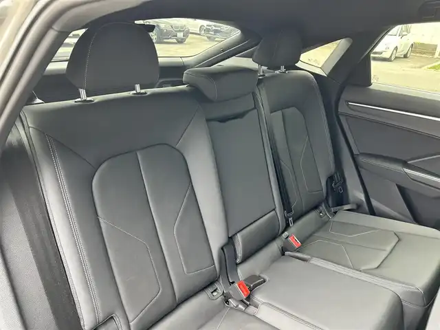 アウディ Ｑ３ SB 35TDIクワトロ Sライン 道東・釧路十勝 2020(令2)年 0.7万km グレー ベーシックパッケージ/　・黒革/シートヒーター/　・パワーシート/　・パワーバックドア/アシスタンスパッケージ/　・アダプティブクルーズアシスト/　・ハイビームアシスト/テクノロジーパッケージ/　・スマートフォンインターフェース/　・ワイヤレスチャージング/純正メモリナビ/SD/USB/BT/パドルシフト/純正ドライブレコーダー(前後)/360°カメラ/LEDヘッドライト/オートライト/リアフォグライト/純正19インチAW/ダウンヒルアシストコントロール/純正フロアマット/ETC/＜カラーコード：LX7G/クロノスグレーメタリック＞