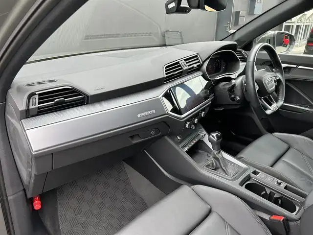アウディ Ｑ３ SB 35TDIクワトロ Sライン 道東・釧路十勝 2020(令2)年 0.7万km グレー ベーシックパッケージ/　・黒革/シートヒーター/　・パワーシート/　・パワーバックドア/アシスタンスパッケージ/　・アダプティブクルーズアシスト/　・ハイビームアシスト/テクノロジーパッケージ/　・スマートフォンインターフェース/　・ワイヤレスチャージング/純正メモリナビ/SD/USB/BT/パドルシフト/純正ドライブレコーダー(前後)/360°カメラ/LEDヘッドライト/オートライト/リアフォグライト/純正19インチAW/ダウンヒルアシストコントロール/純正フロアマット/ETC/＜カラーコード：LX7G/クロノスグレーメタリック＞